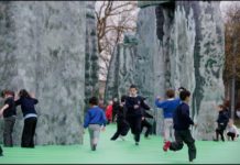 Stonehenge gonfiabile di Deller a Milano