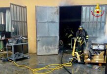 Fiammata in ditta, due ustionati