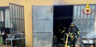 Fiammata in ditta, due ustionati