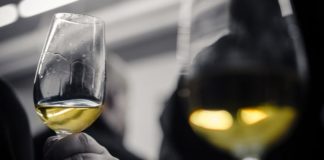 Vino: Federvini, sì all’etichetta digitale
