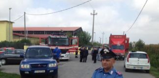 Operaio morto schiacciato da macchinario