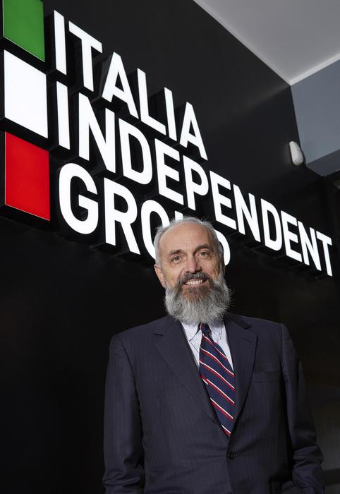 Moda: Italia Independent produrrà occhiali per 90 anni Micky Mouse