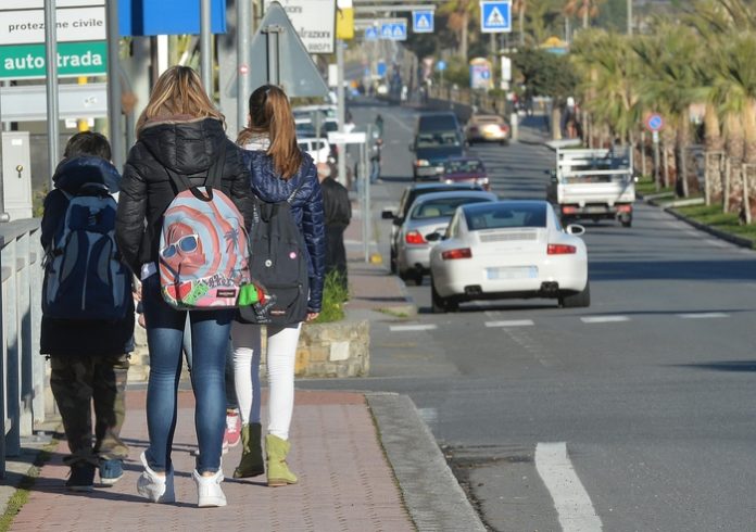 ++ Violenza sessuale a scuola, arrestati 4 minori ++