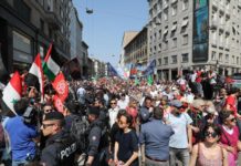 25 aprile:folla e contestazioni a Milano
