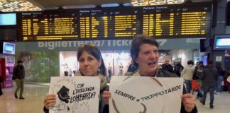 Stazione Garibali, pendolari in protesta