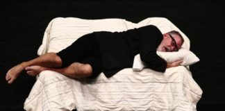 Performance di Mullican a Hangar Bicocca