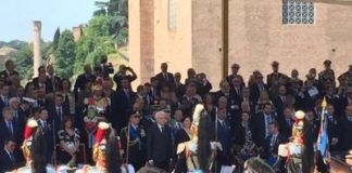 2 giugno, governo in tribuna. Conte: no a logica dell’emergenza.