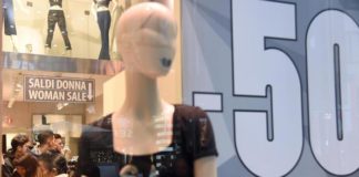 Saldi, primo giorno senza slanci a Milano