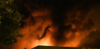 Domato maxi-incendio in ditta profumi