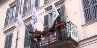 Busta con proiettili davanti sede Lega