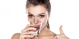 Estate, bere acqua contro sbalzi termici
