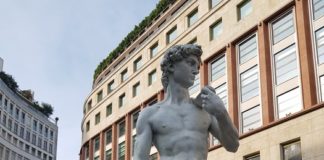 David di Michelangelo in San Babila
