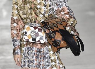 Cavalli, donna sensuale e atletica