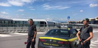 Sequestrate 13mila giacche contraffatte