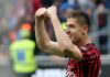 Il Milan batte il Frosinone e continua a sperare nella Champions, torna a segnare Piatek, Donnarumma para un rigore sullo 0-0. L’addio di Abate e Zapata.