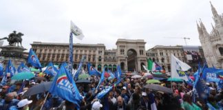 Salvini a Milano: ‘Chi ci chiama fascisti teme il futuro’. Le Pen: ‘Momento storico’