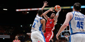 L’Olimpia cede all’Overtime, Sassari va sul 2-0 ed ha 2 match point casalinghi per chiudere la serie.