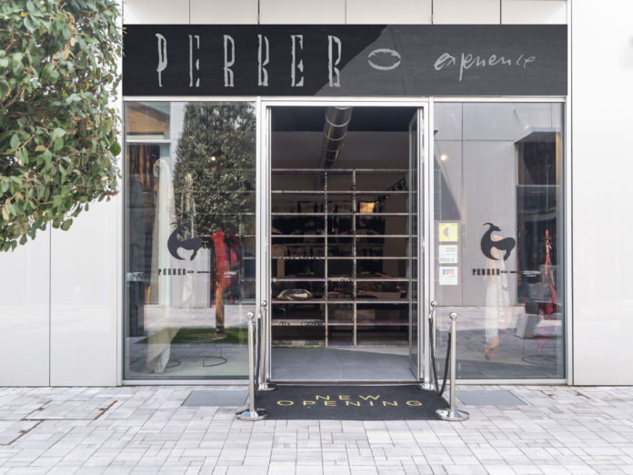 PERRERO EXPERIENCE_store outside