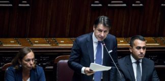 Governo, Conte ottiene la fiducia alla Camera, centrodestra (senza Forza Italia ma con Toti) in piazza, attesa per il dibattito al Senato con il discorso di Salvini.