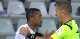 Atalanta, pari in extremis contro la Fiorentina. Cori razzisti, Orsato sospende la gara.