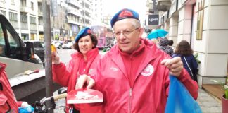 Cleaning Day, i volontari e i City Angels ripuliscono Corso Buenos Aires dalle affissioni abusive.