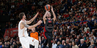 Della Valle guida l’Olimpia al successo contro il Vitoria.