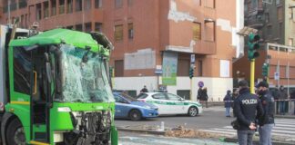 Provoca incidente mortale, autista filobus si difende: vista offuscata, non ero al telefono.