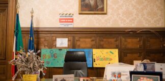 Governo, è caos di Natale, Fioramonti si dimette: dalla manovra pochi soldi per la scuola.