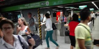 Borseggi in mettro, Polizia arresta 8 persone.