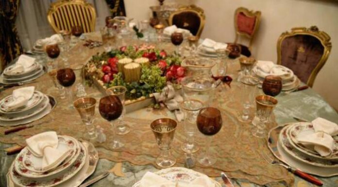 Capodanno: per il cenone si spendono 2 miliardi, 1 su 2 resta a casa.