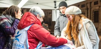 Progetto Arca: una coperta per i senzatetto è il biglietto d’ingresso ai due gospel di Natale.