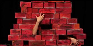 Di qua e di là, storia di un piccolo muro, spettacolo per bambini domenica 26 allo Spazio Teatro 89.