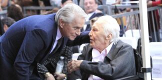 Lutto nel cinema, muore a 103 anni Kirk Douglas, icona di Hollywood.