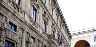 Coronavirus, sportelli del Comune aperti, chiusi musei e scuole, sospese attività ricreative, annullato Carnevale Ambrosiano.