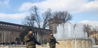Droga al castello sforzesco, Esercito ferma due gambiani.