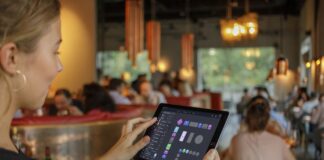 Gli italiani e la scelta del ristorante: quasi la metà (47%) si affida alle recensioni online, mentre circa un terzo (30%) sbircia sui social media, lo studio di OpenTable.