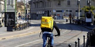 Coronavirus, dal Comune mascherine per tassisti e riders.