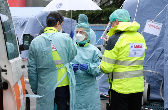 Coronavirus: check point sanitario a pronto soccorso di Brescia