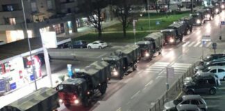 Colonna di camion militari porta via i feretri dei deceduti da Bergamo.