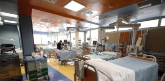 Coronavirus, emergenza mascherine e camici in due ospedali di Bergamo.
