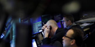 Coronavirus, Borsa giù, spread su, scende il petrolio.