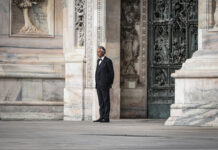 In un Duomo deserto il concerto di Andrea Bocelli.