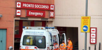 Senegalese licenziato per calo vendite, si uccide.
