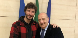 Stefano De Martino al fianco dell’UNICEF nella campagna contro il COVID-19.
