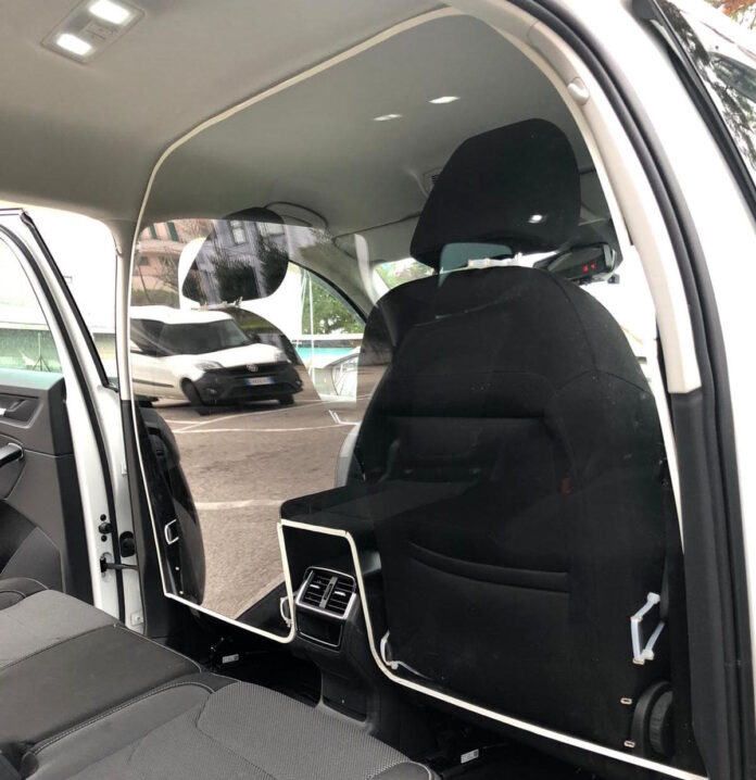 Taxi-con-divisore-coronavirus-2