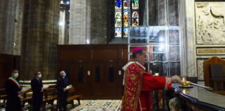 Messa delle Palme in un Duomo deserto, presenti Sala, Saccone e Fontana.