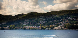 Il Lago di Como si rianima con un flash mob.