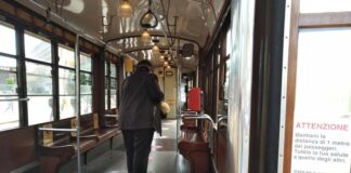Milano, ripartenza al rallentatore, situazione tranquilla sui mezzi pubblici. Sala: tutto sotto controllo, milanesi diligenti.