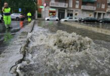 Nubifragio su Milano, esondato il Seveso, preoccupazione per il Lambro.