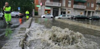 Nubifragio su Milano, esondato il Seveso, preoccupazione per il Lambro.